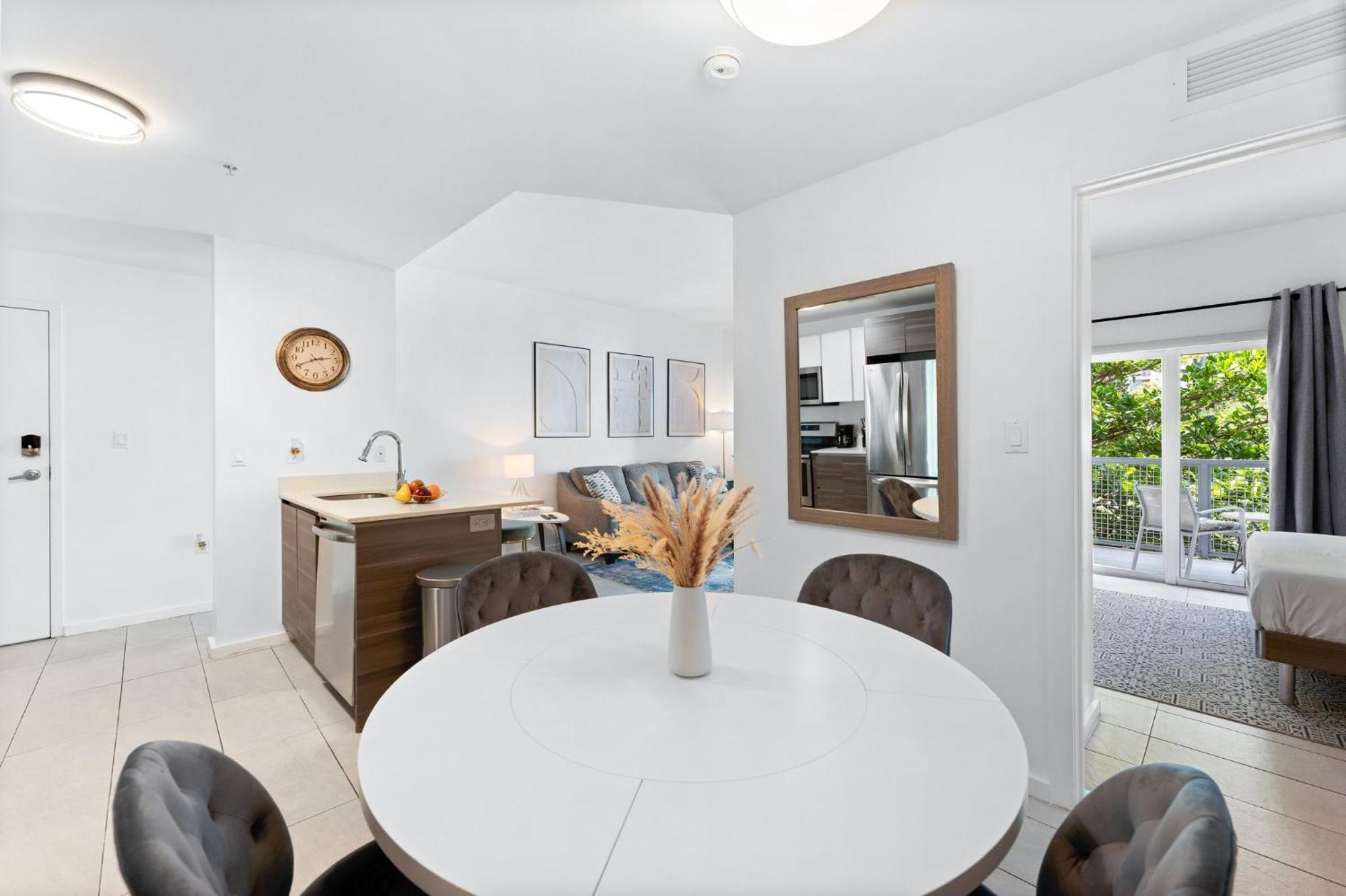 Modern Apartment In Edgewater Miami Room photo
