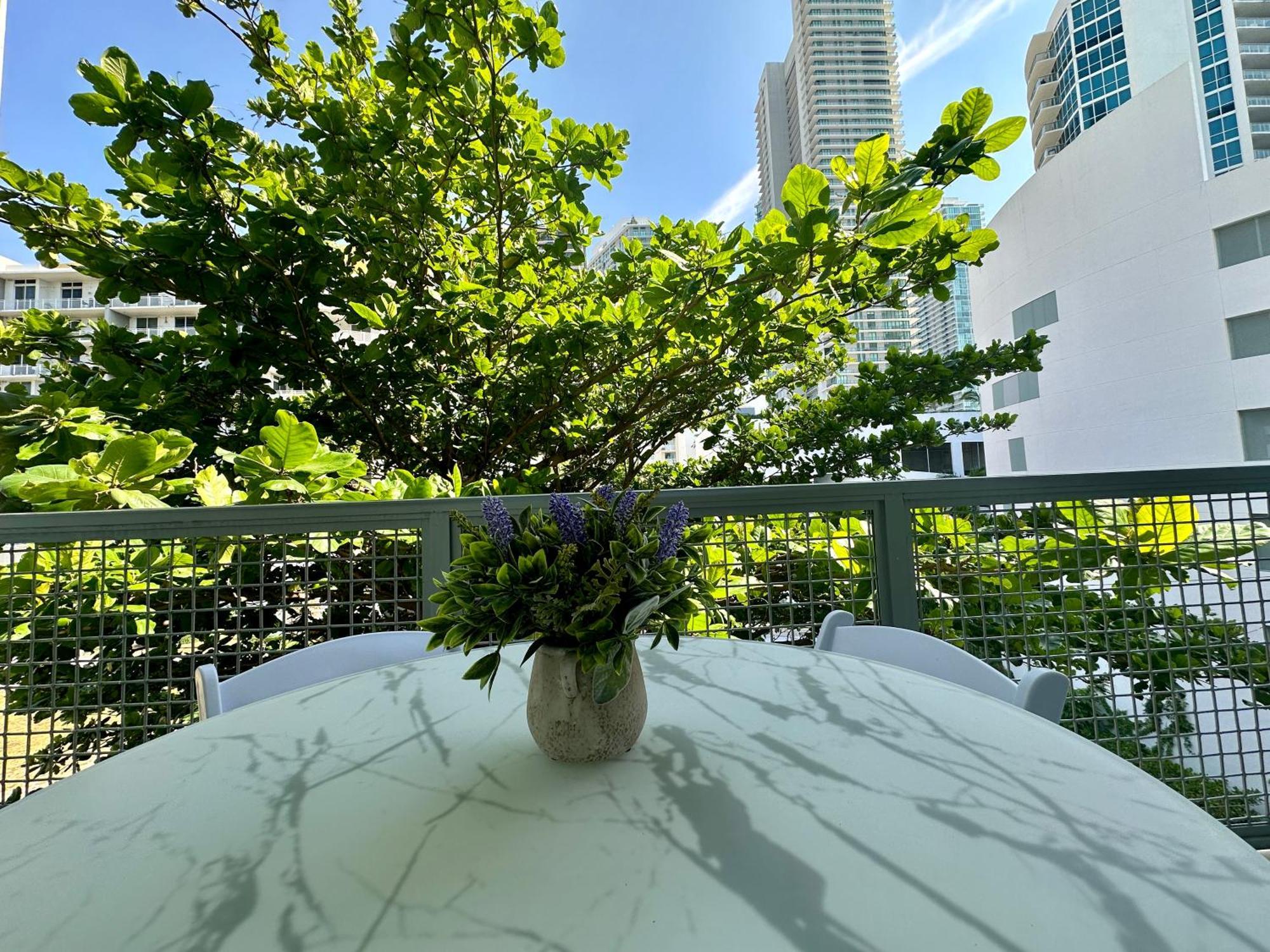 Modern Apartment In Edgewater Miami Exterior photo